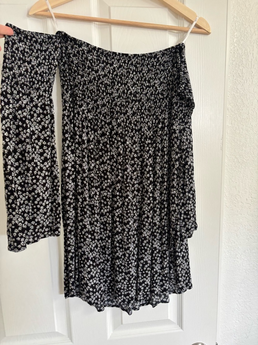 Picking Daisies Black Floral Print Off-the-Shoulder Mini Dress size M